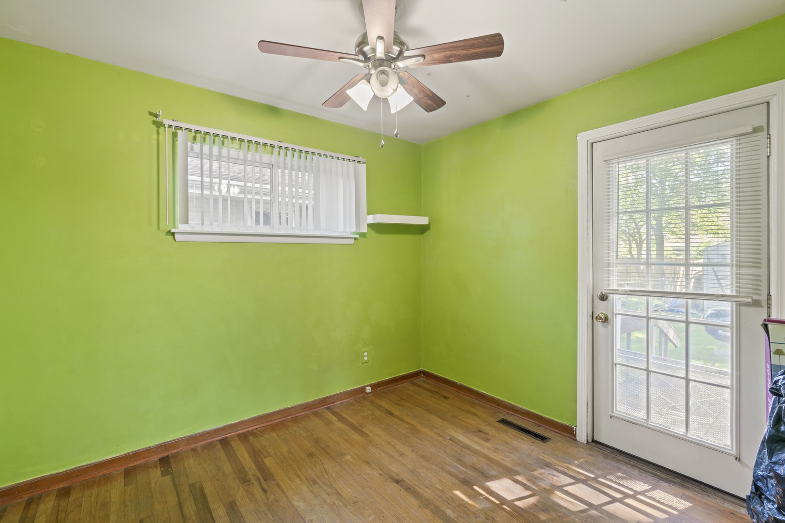 1548 South 5th Avenue Kankakee, IL 60901 - Photo 11 of 18 a view of empty room with window