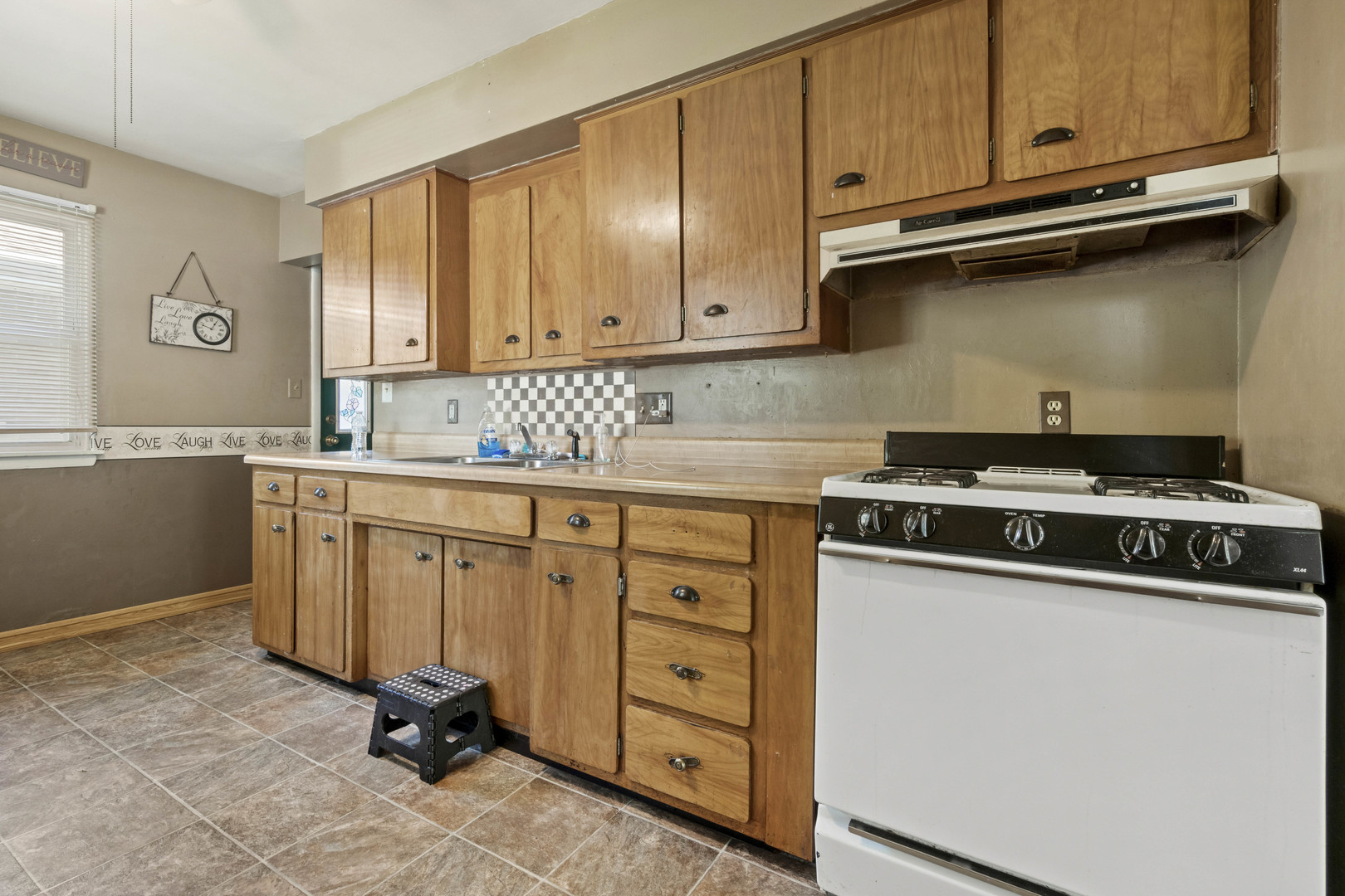 1548 South 5th Avenue Kankakee, IL 60901 - Photo 6 of 18 a kitchen with granite countertop a sink cabinets and stainless steel appliances