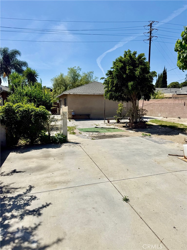 12931 Fourth Street Chino, CA 91710 - Photo 33 of 34 a potted plant sitting on the side of a road