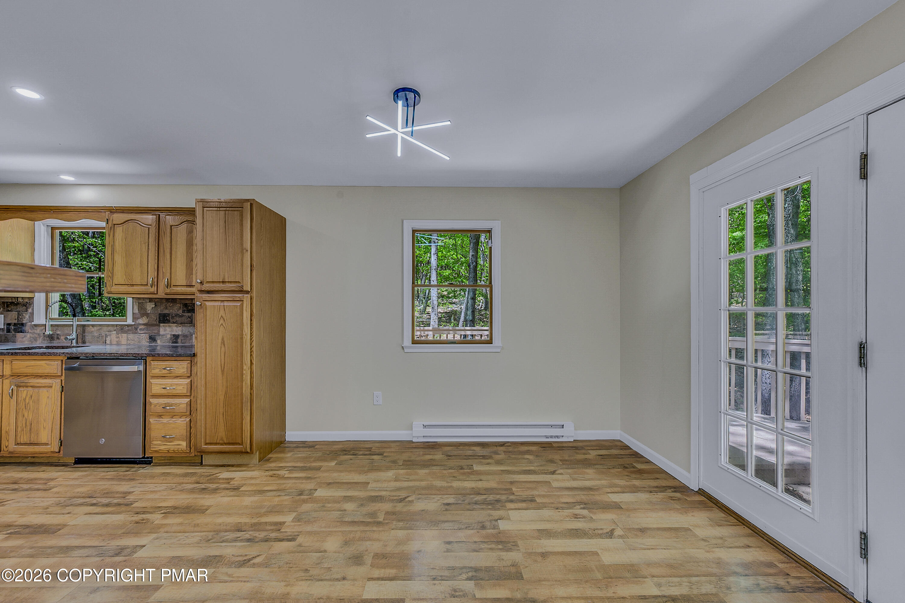 171 Foothill Boulevard Effort, PA 18330 - Photo 9 of 47 Dining Area