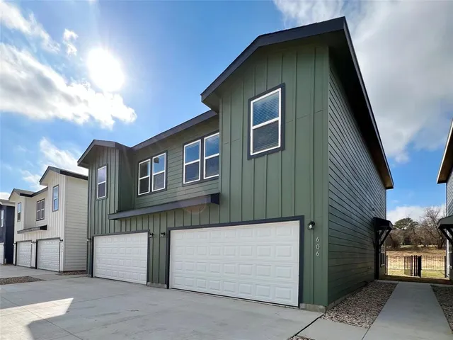 $1,995 | 3501 East Renfro Street, Unit 606, Burleson, TX 76028