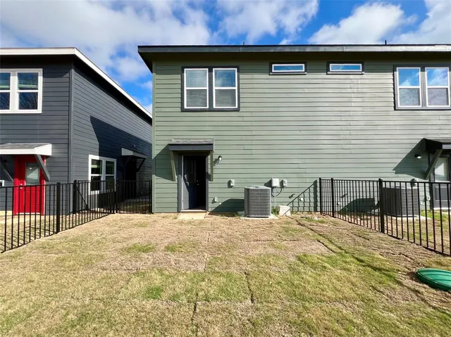 $1,995 | 3501 East Renfro Street, Unit 606, Burleson, TX 76028