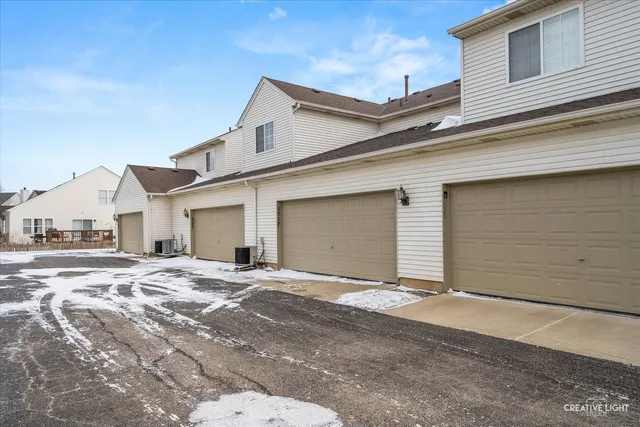 $250,000 | 1517 Azalea Circle, Romeoville, IL 60446