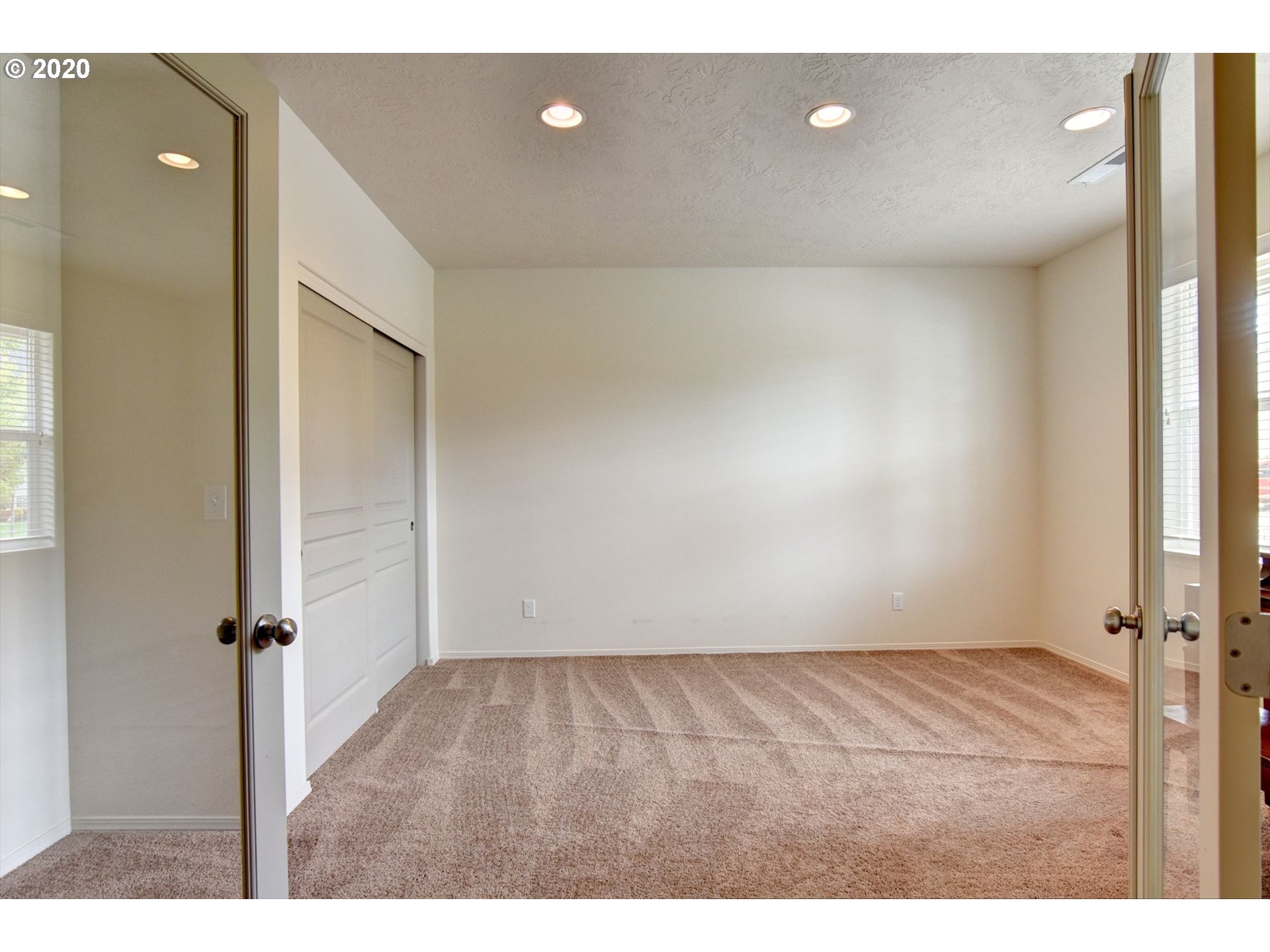 1853 Adelman Loop Eugene, OR 97402 - Photo 18 of 32 Gallery Image 18