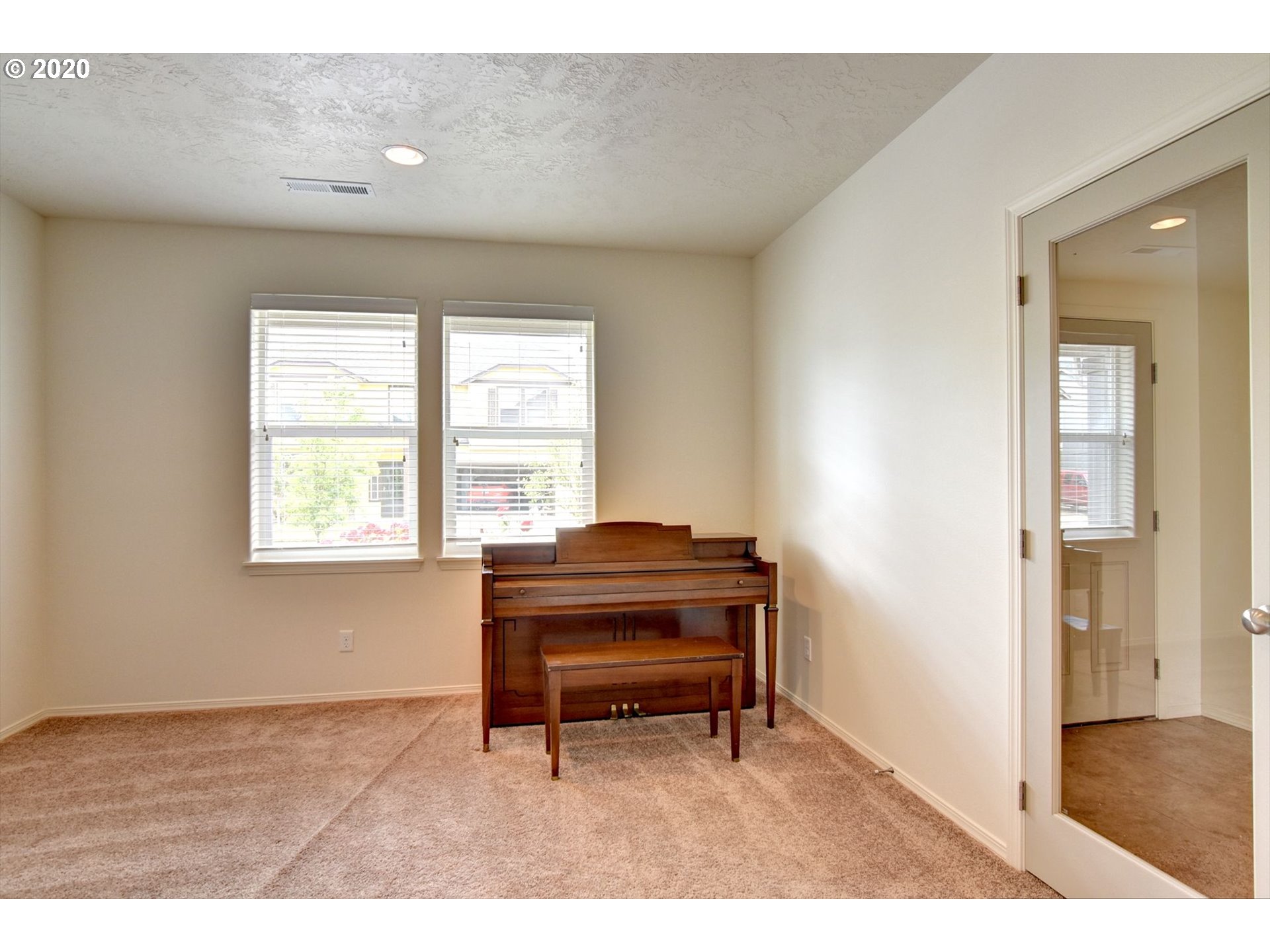 1853 Adelman Loop Eugene, OR 97402 - Photo 19 of 32 Gallery Image 19