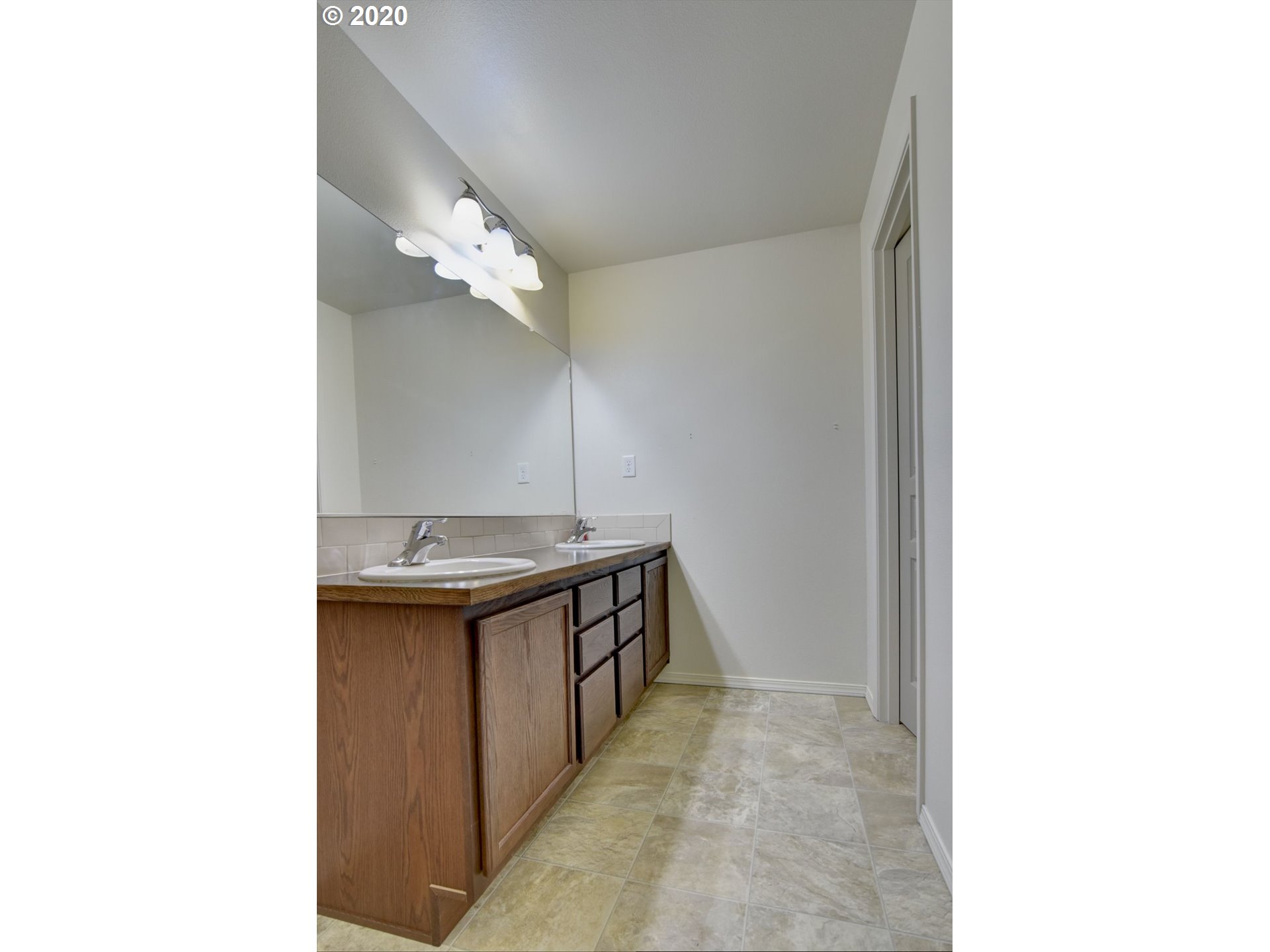 1853 Adelman Loop Eugene, OR 97402 - Photo 29 of 32 Gallery Image 29