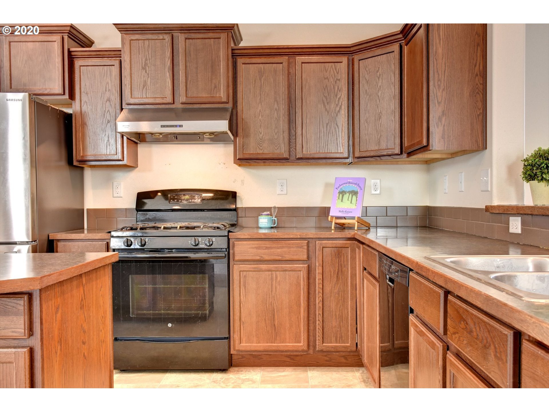 1853 Adelman Loop Eugene, OR 97402 - Photo 10 of 32 Gallery Image 10
