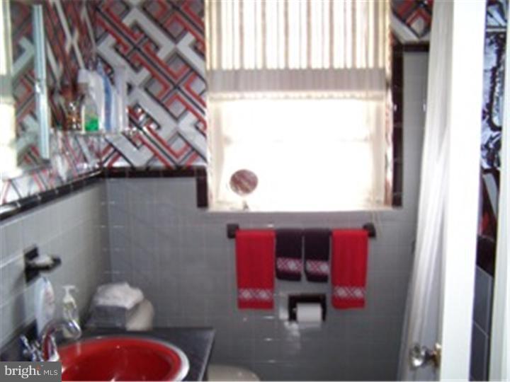 1728 Tyson Road Havertown, PA 19083 - Photo 16 of 25 Bathroom