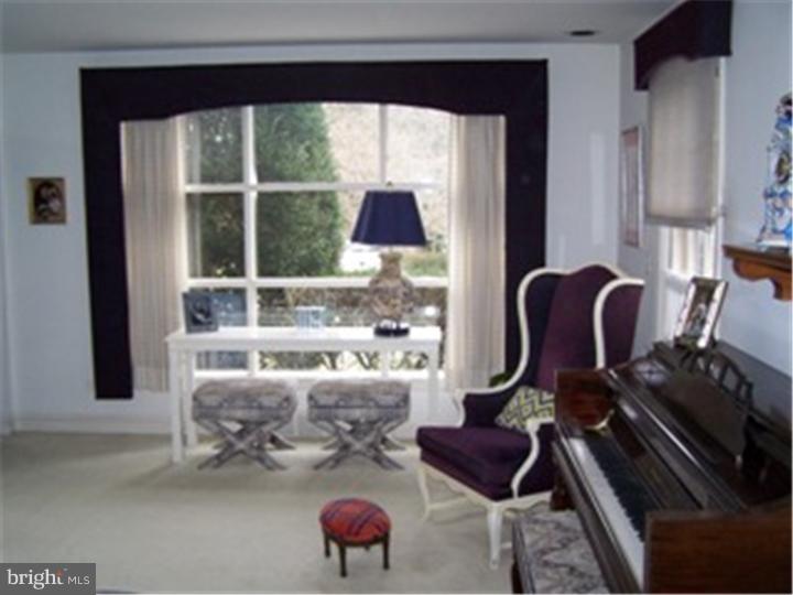 1728 Tyson Road Havertown, PA 19083 - Photo 4 of 25 Living Room