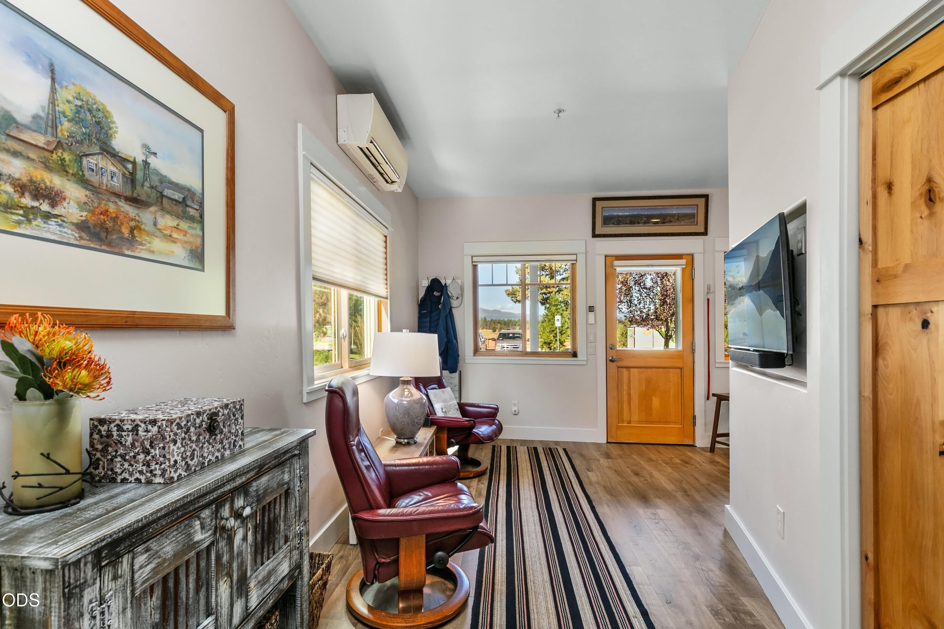 780 West View Loop Sisters, OR 97759 - Photo 9 of 21 Gallery Image 9