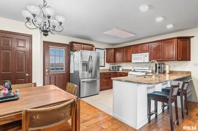 $500,000 | 7713 West Outer Road, Sherman, IL 62684