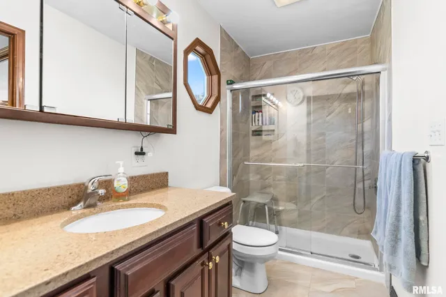 $500,000 | 7713 West Outer Road, Sherman, IL 62684