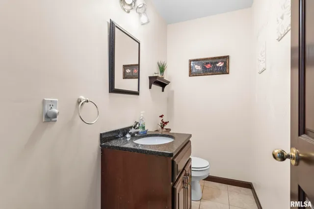 $500,000 | 7713 West Outer Road, Sherman, IL 62684