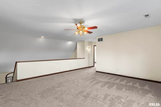 $500,000 | 7713 West Outer Road, Sherman, IL 62684