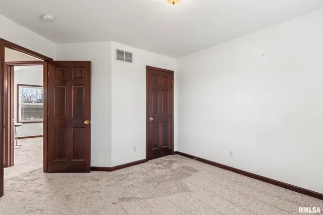 $500,000 | 7713 West Outer Road, Sherman, IL 62684