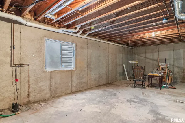 $500,000 | 7713 West Outer Road, Sherman, IL 62684