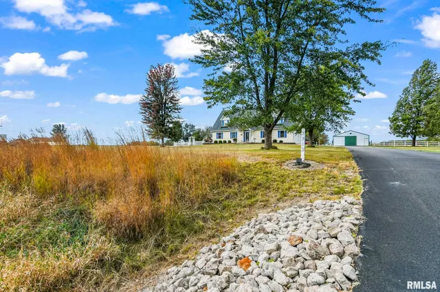 $500,000 | 7713 West Outer Road, Sherman, IL 62684