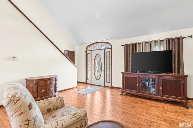 $500,000 | 7713 West Outer Road, Sherman, IL 62684