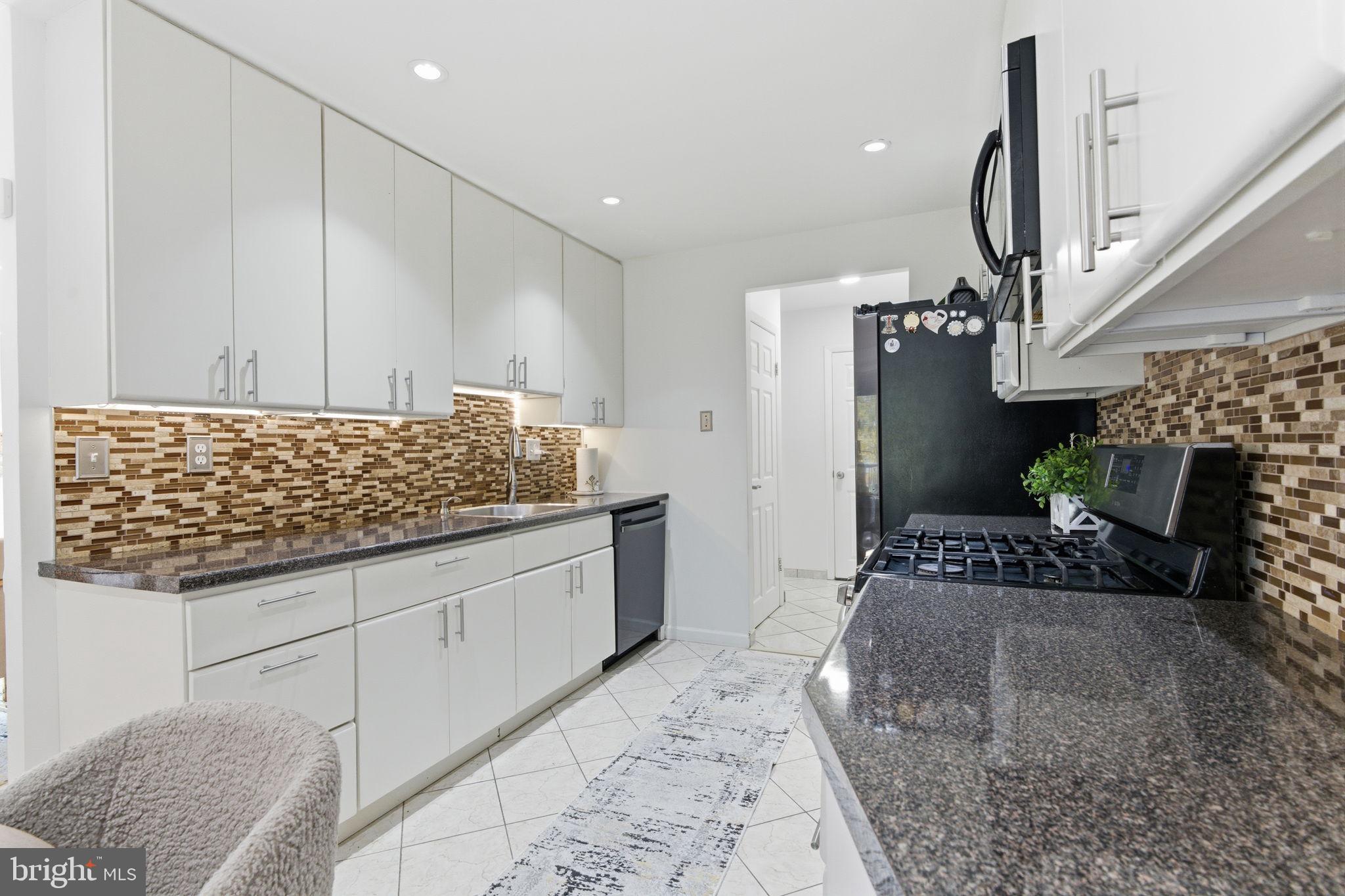 148 Rennard Street Philadelphia, PA 19116 - Photo 8 of 31