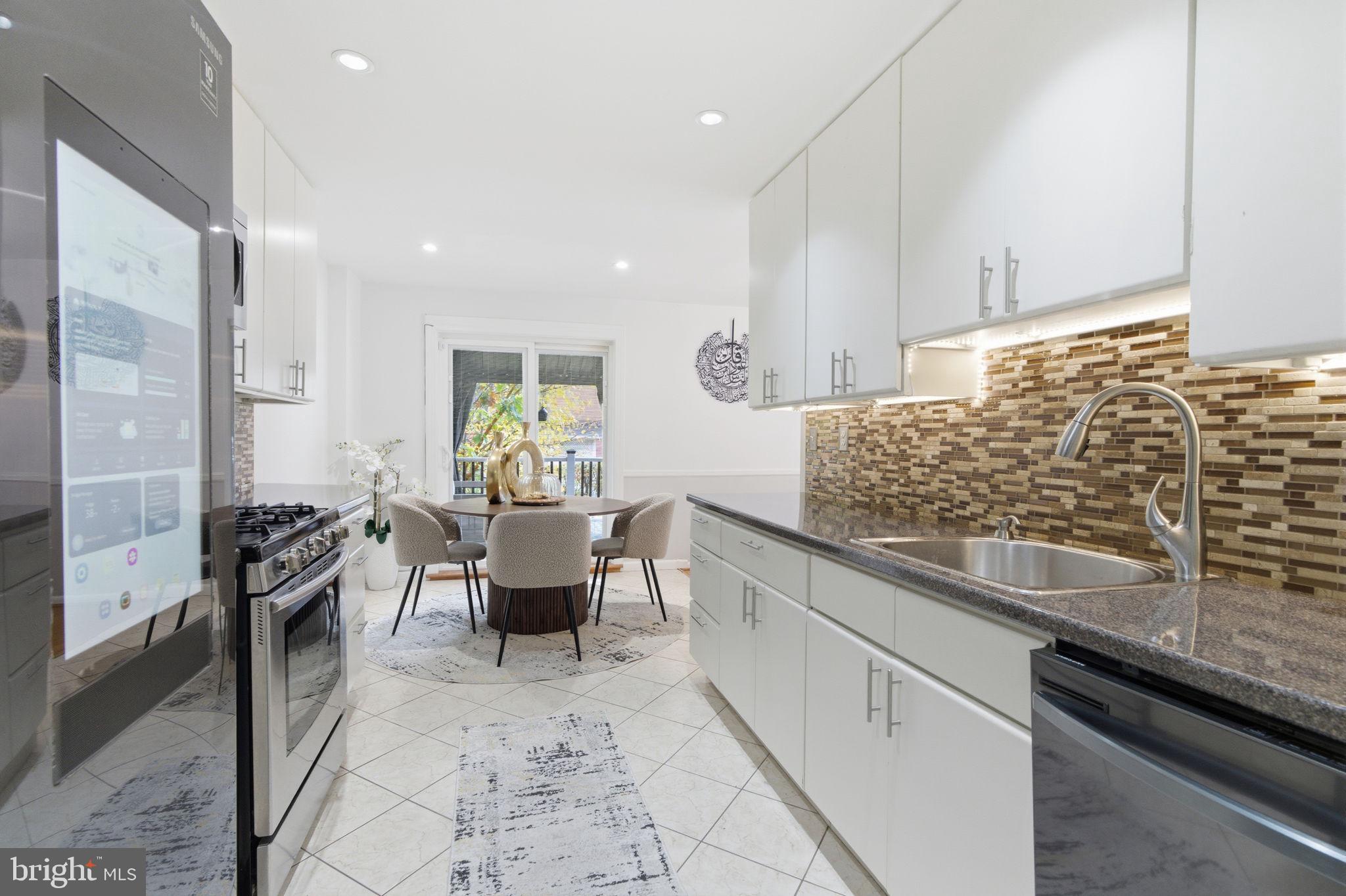 148 Rennard Street Philadelphia, PA 19116 - Photo 9 of 31 a living room with furniture