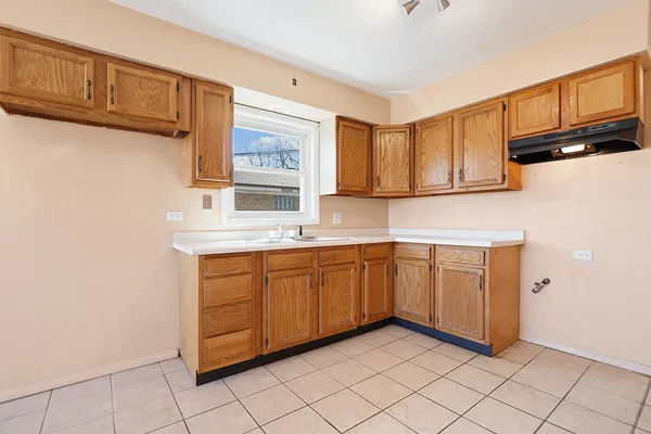 $275,000 | 14929 Cleveland Avenue, Posen, IL 60469