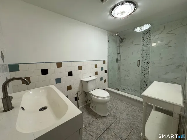 $2,000 | 547 B Laurel Street, Unit B, East Haven, CT 06512