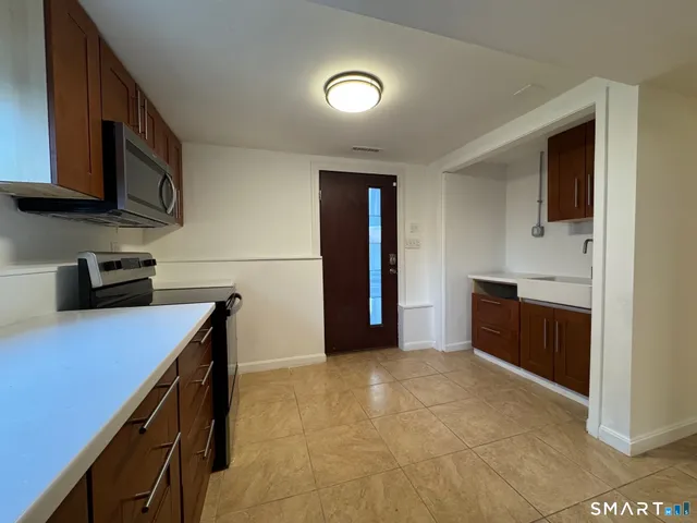 $2,000 | 547 B Laurel Street, Unit B, East Haven, CT 06512