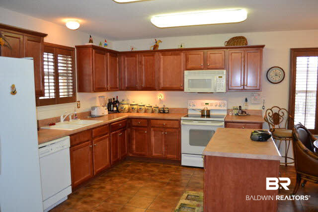 360 Collinwood Loop Foley, AL 36535 - Photo 4 of 23 Beautiful Cabinets!