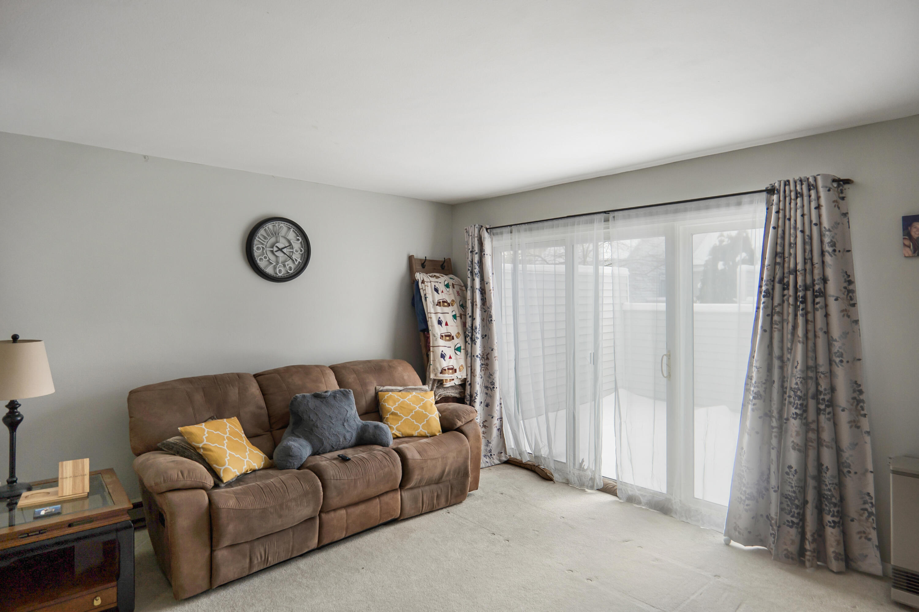 826 Ohio Street, Unit 6 Bangor, ME 04401 - Photo 15 of 38 Living Room