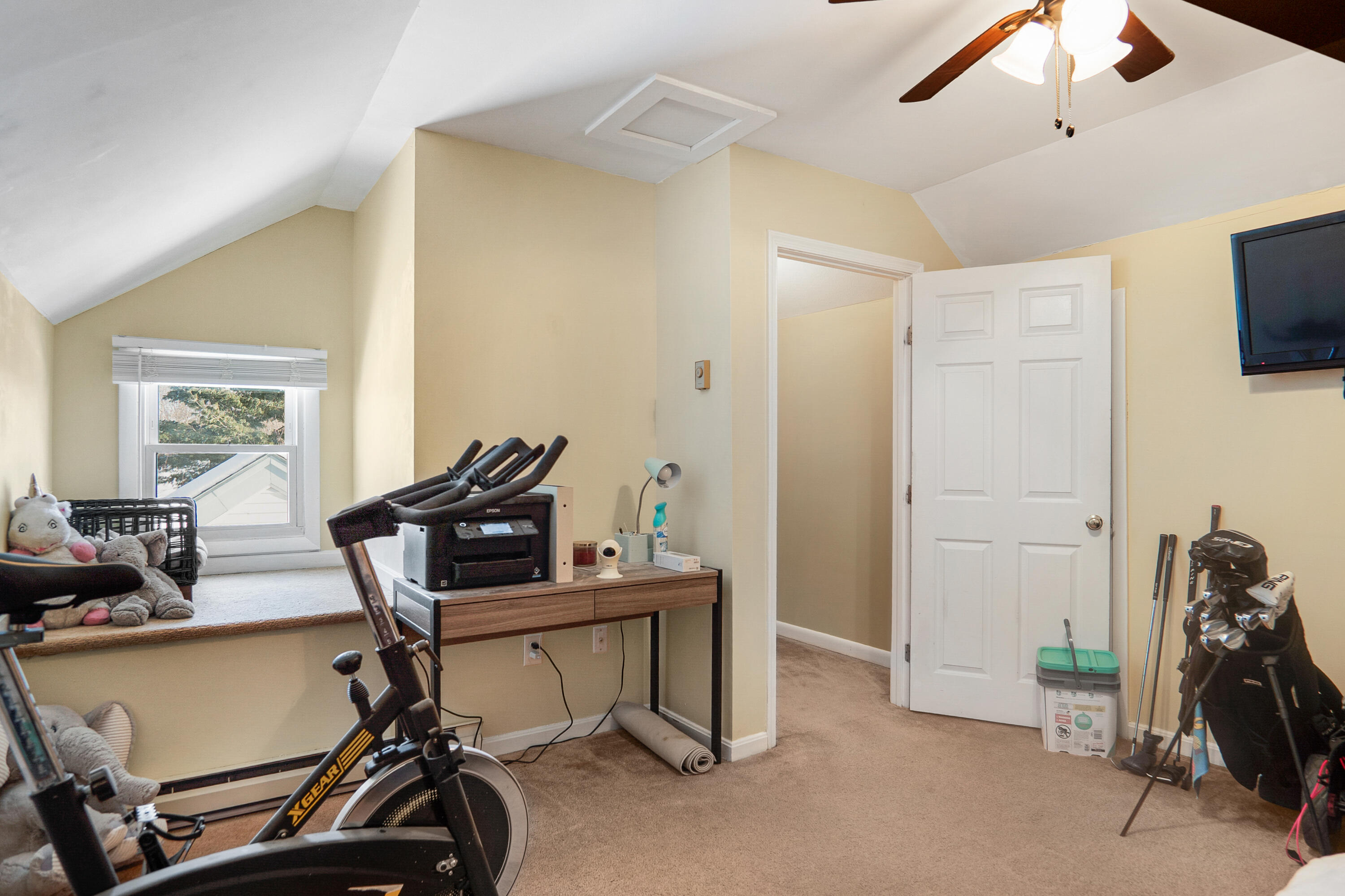 826 Ohio Street, Unit 6 Bangor, ME 04401 - Photo 33 of 35 Third Floor Bedroom