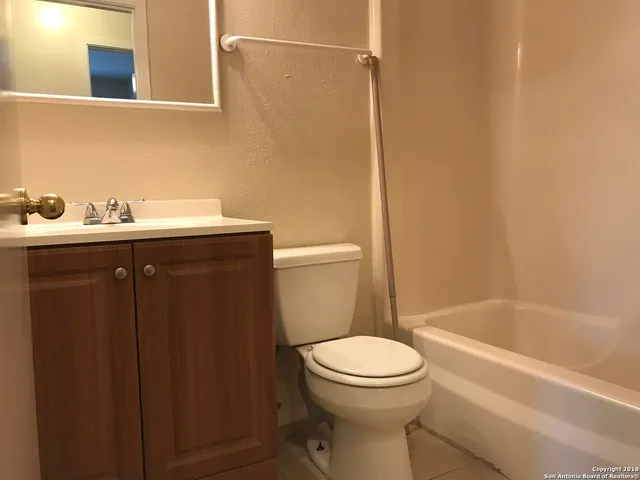 $1,400 | 5874 Castle Run, San Antonio, TX 78218