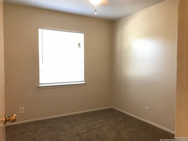 $1,400 | 5874 Castle Run, San Antonio, TX 78218