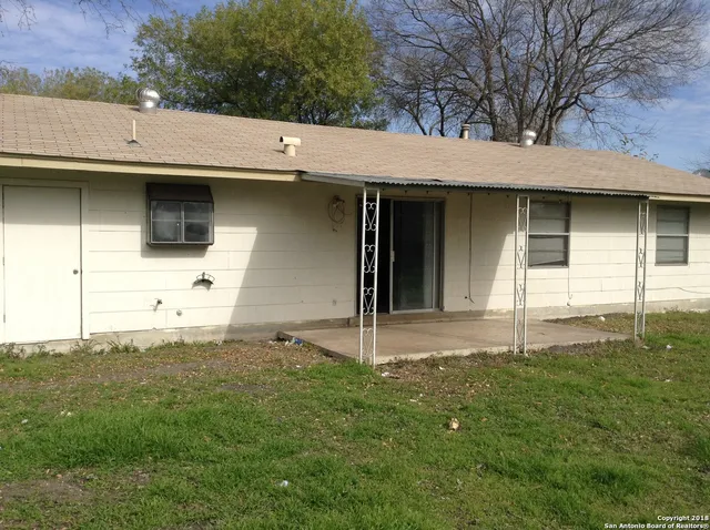 $1,400 | 5874 Castle Run, San Antonio, TX 78218