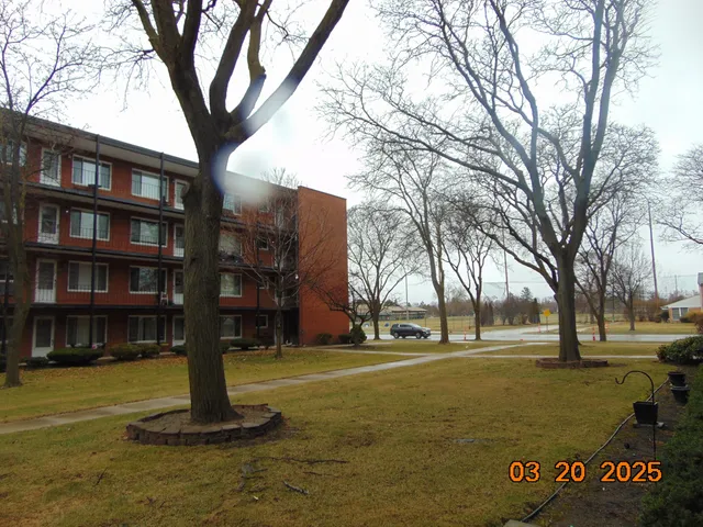 $75,000 | 2915 West 13 Mile Road, Unit 308, Royal Oak, MI 48073