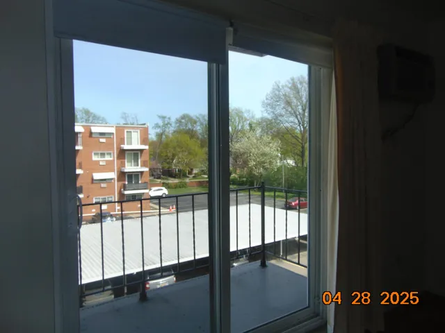 $75,000 | 2915 West 13 Mile Road, Unit 308, Royal Oak, MI 48073