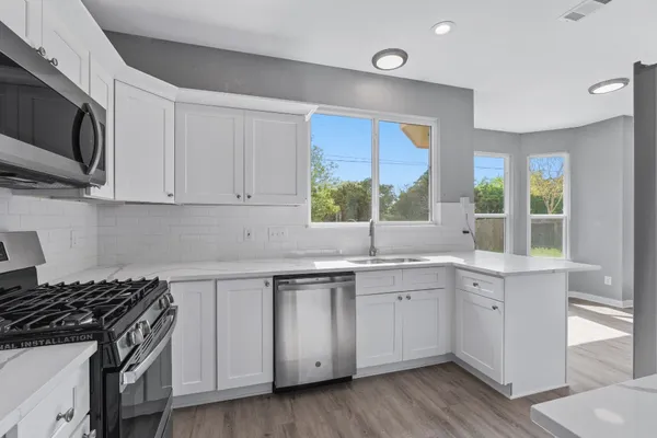 $2,400 | 700 Creekmont Drive, Round Rock, TX 78681