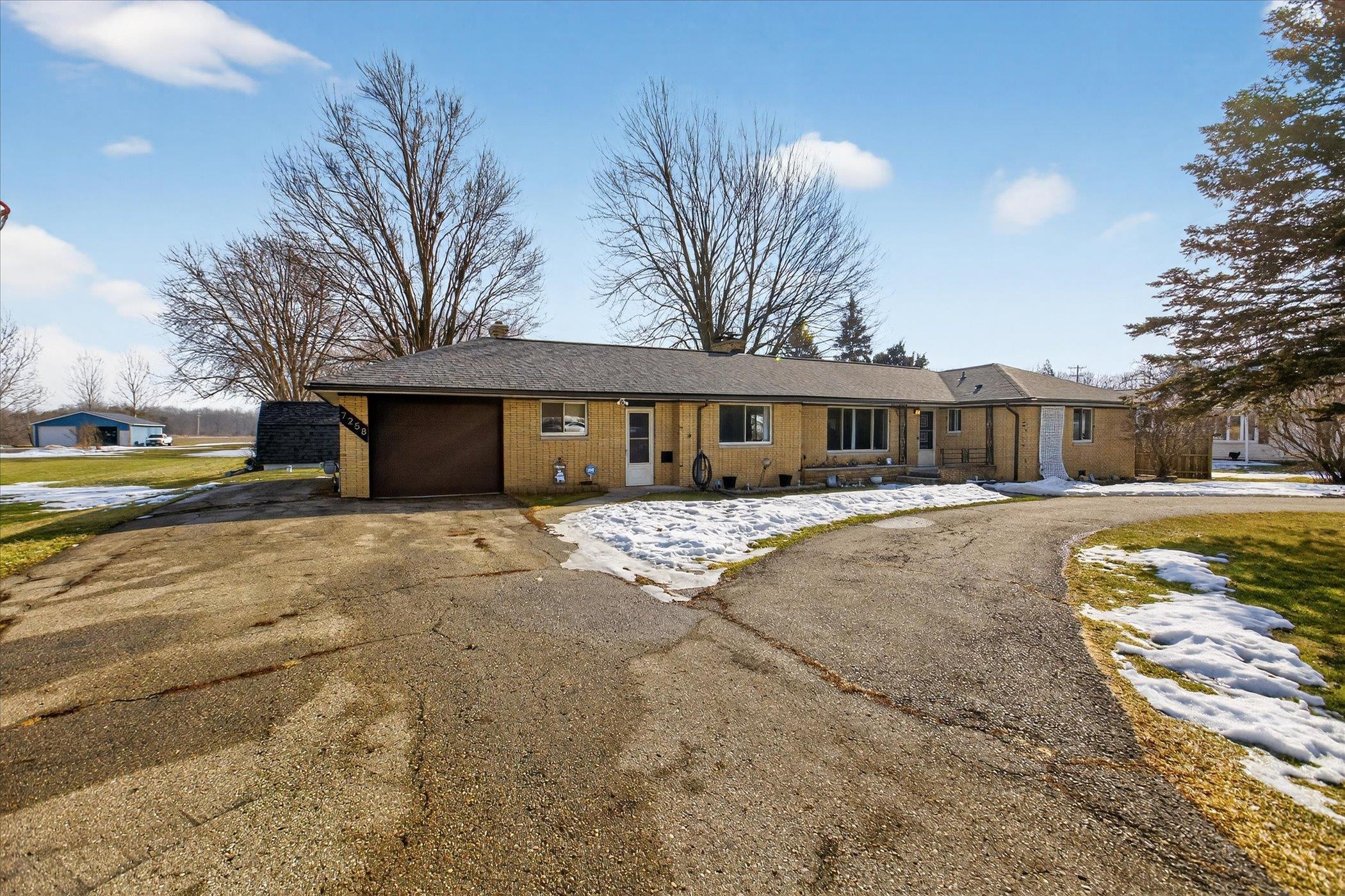7258 Center Road Mount Morris, MI 48458 - Photo 4 of 46