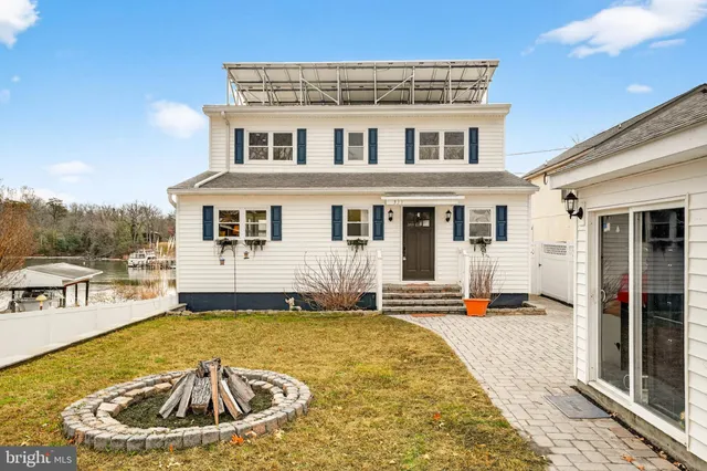 $950,000 | 333 Sturtons Lane, Pasadena, MD 21122