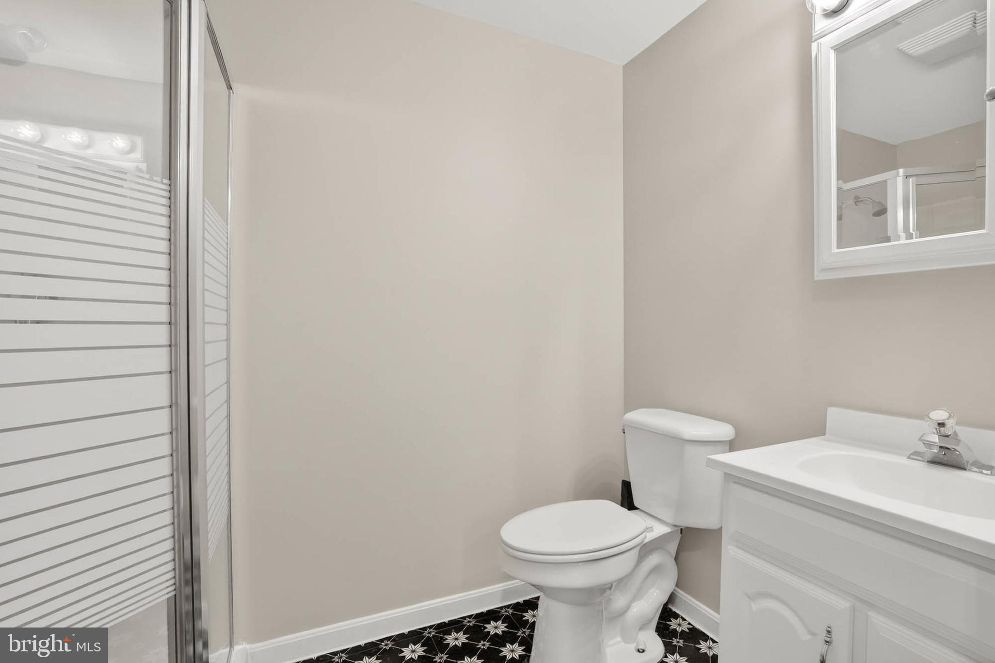 333 Sturtons Lane Pasadena, MD 21122 - Photo 21 of 46 Primary attached full bath