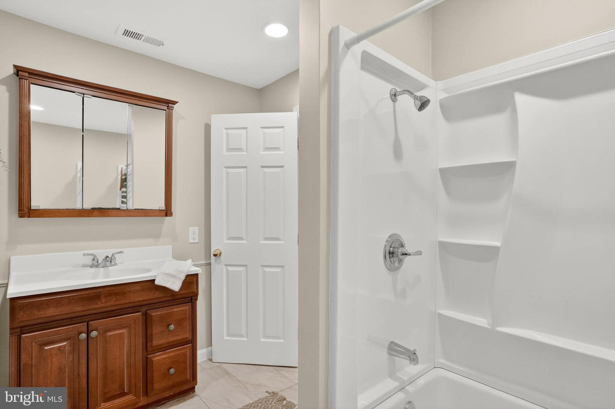 333 Sturtons Lane Pasadena, MD 21122 - Photo 30 of 46 Upper level full bath, updated in 2025