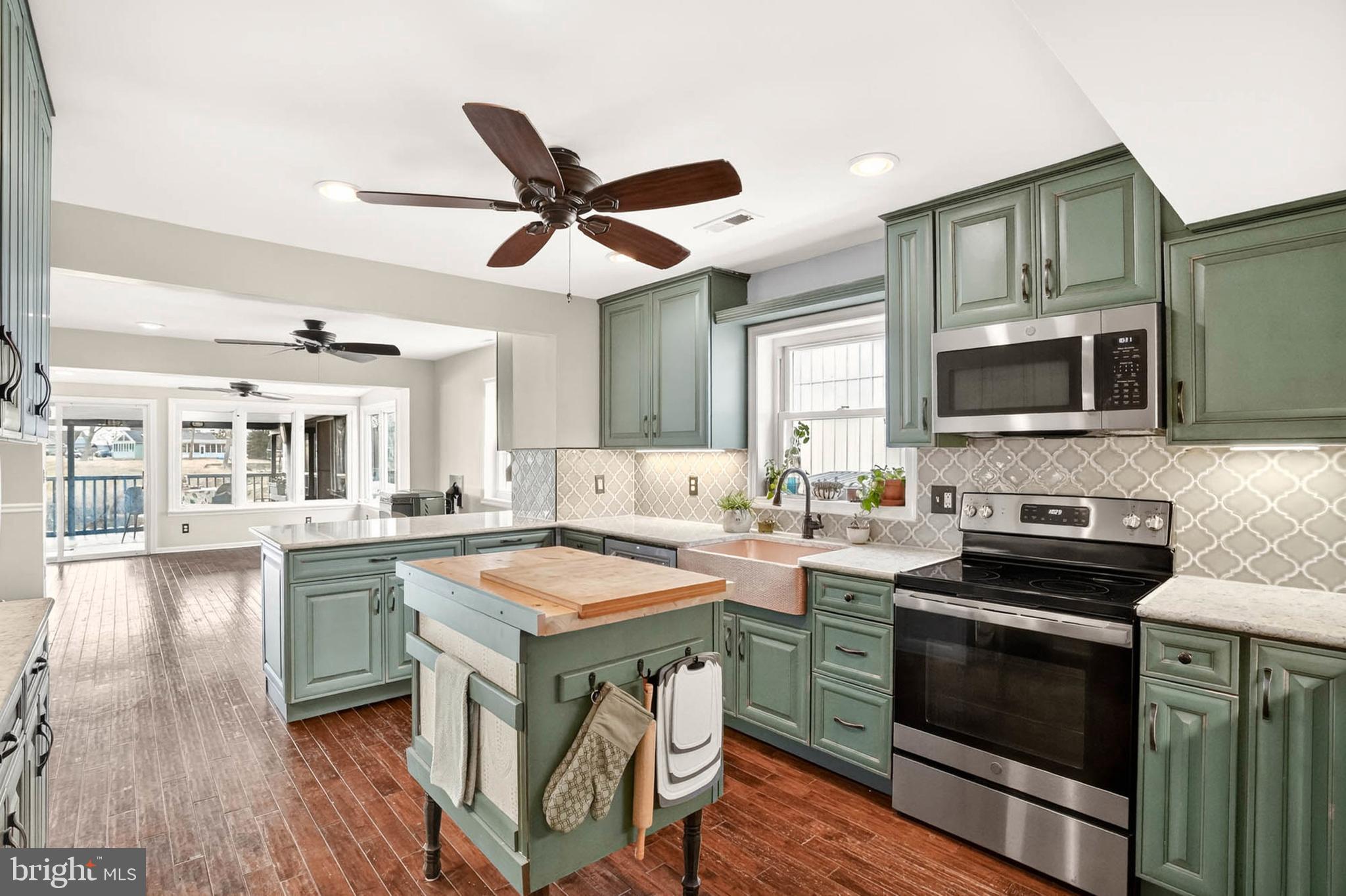 333 Sturtons Lane Pasadena, MD 21122 - Photo 5 of 46 Kitchen with harwood floors & walk in pantry