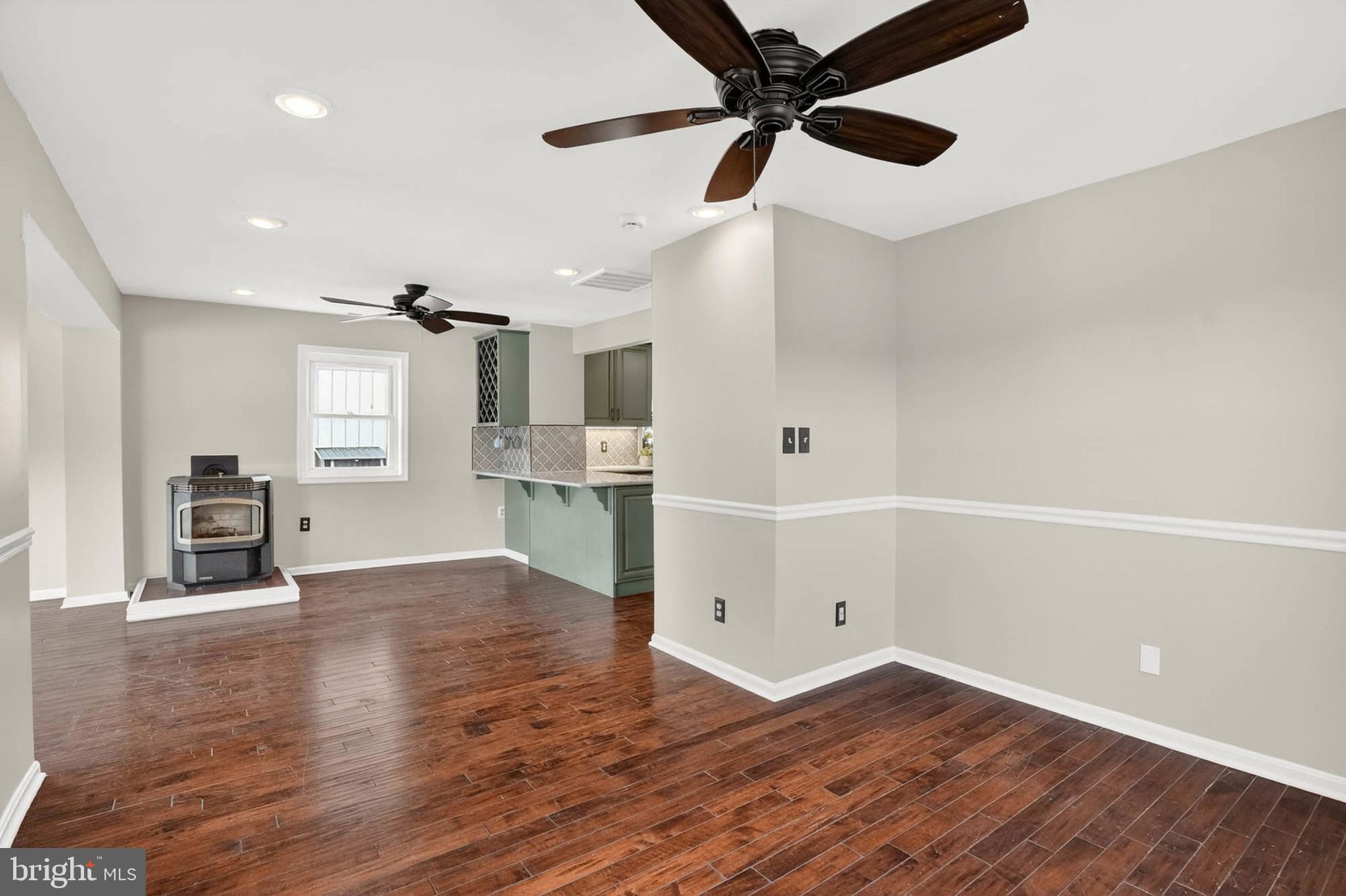 333 Sturtons Lane Pasadena, MD 21122 - Photo 10 of 46 Kitchen & dining