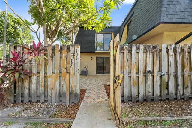 a view of a entrance to house