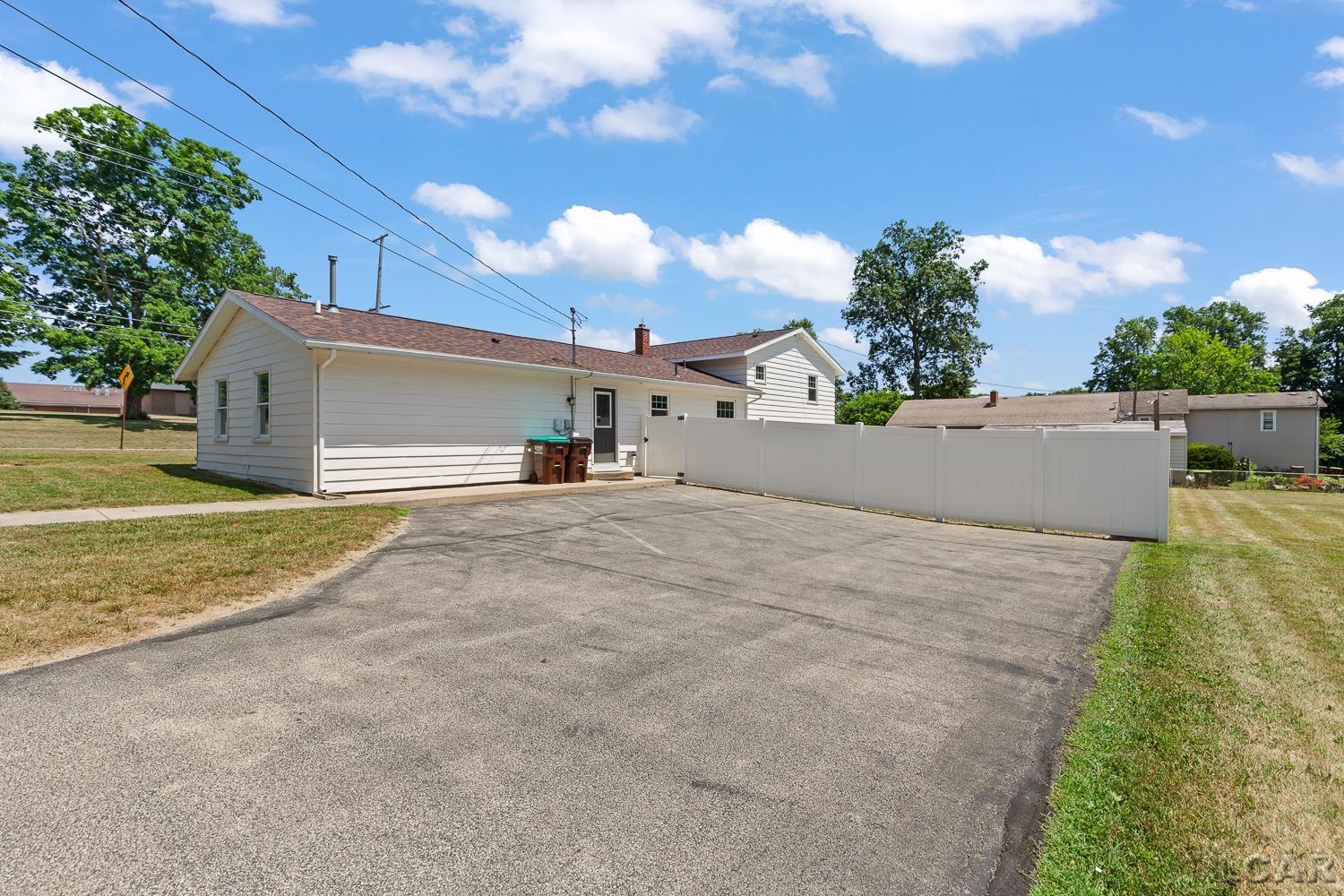 721 Riverside Avenue Adrian, MI 49221 - Photo 9 of 47 50182893-d858baa7-2b86-45ec-9bd7-2fa4457ba559.JPG