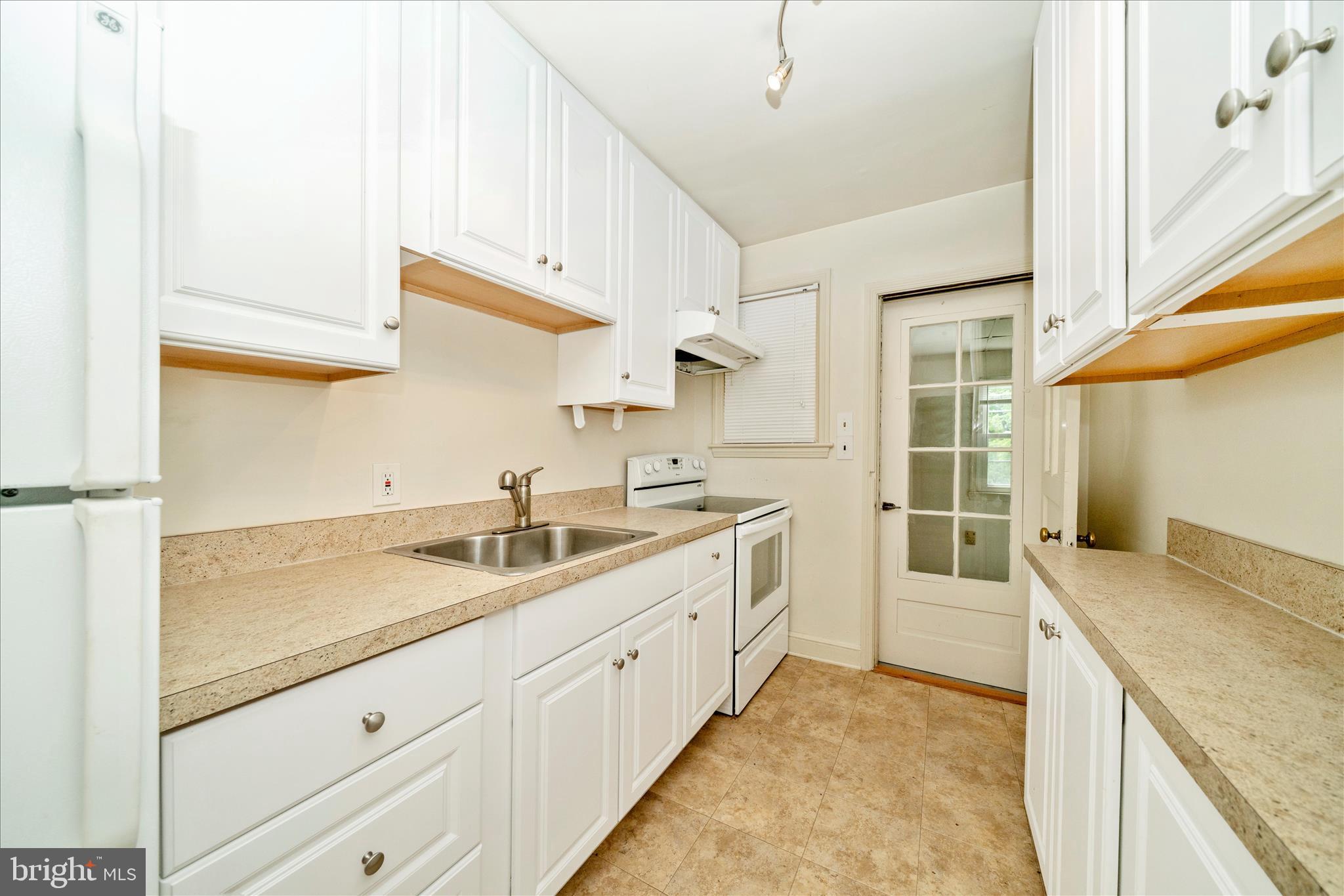 25930 Ridge Road Damascus, MD 20872 - Photo 31 of 62 Unit 4 Kitchen