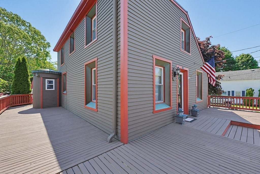 160 Sherman Road Somerset, MA 02726 - Photo 5 of 34