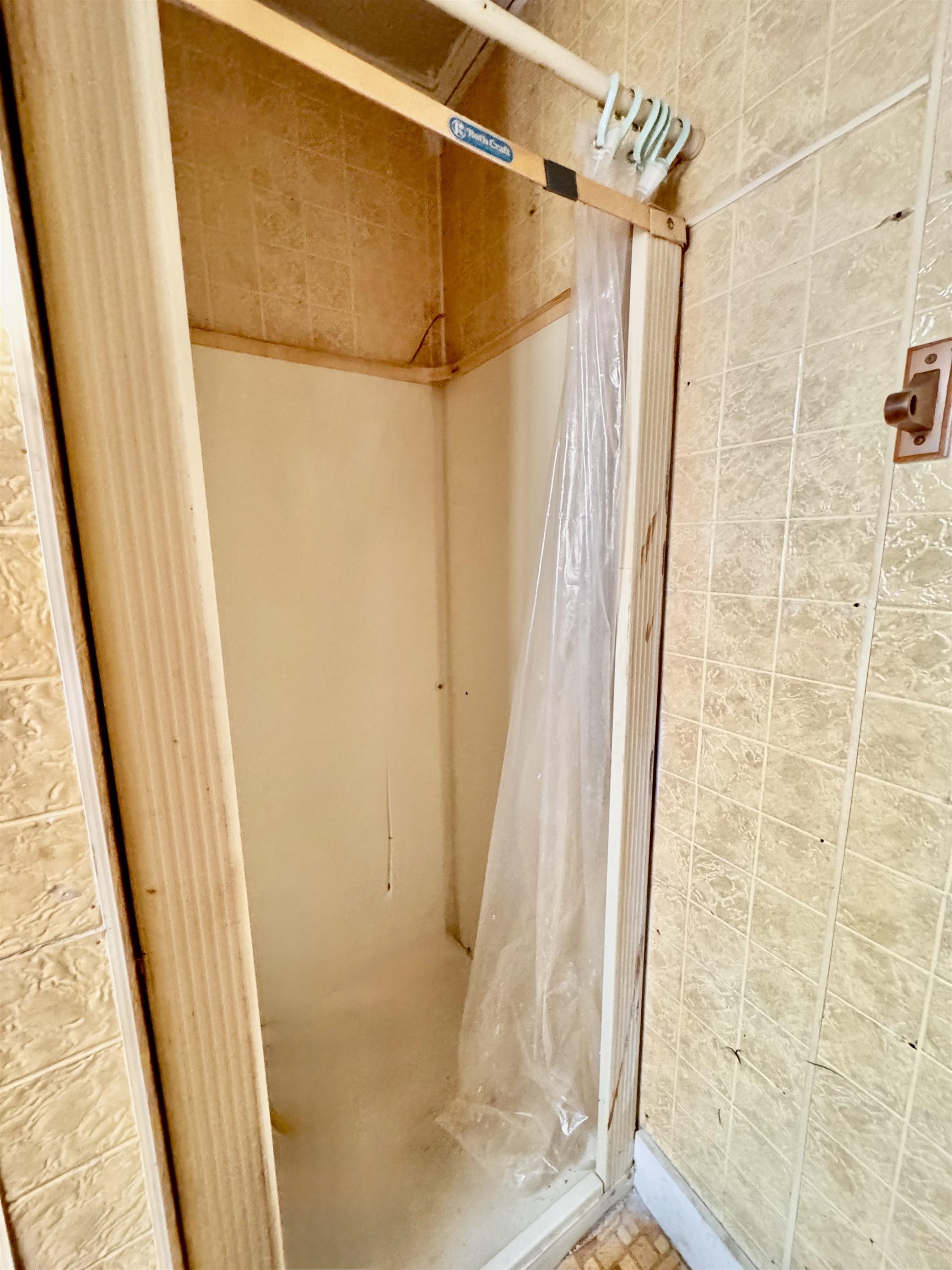 554 Hayley Road St. Augustine, FL 32086 - Photo 34 of 46 a bathroom with a shower