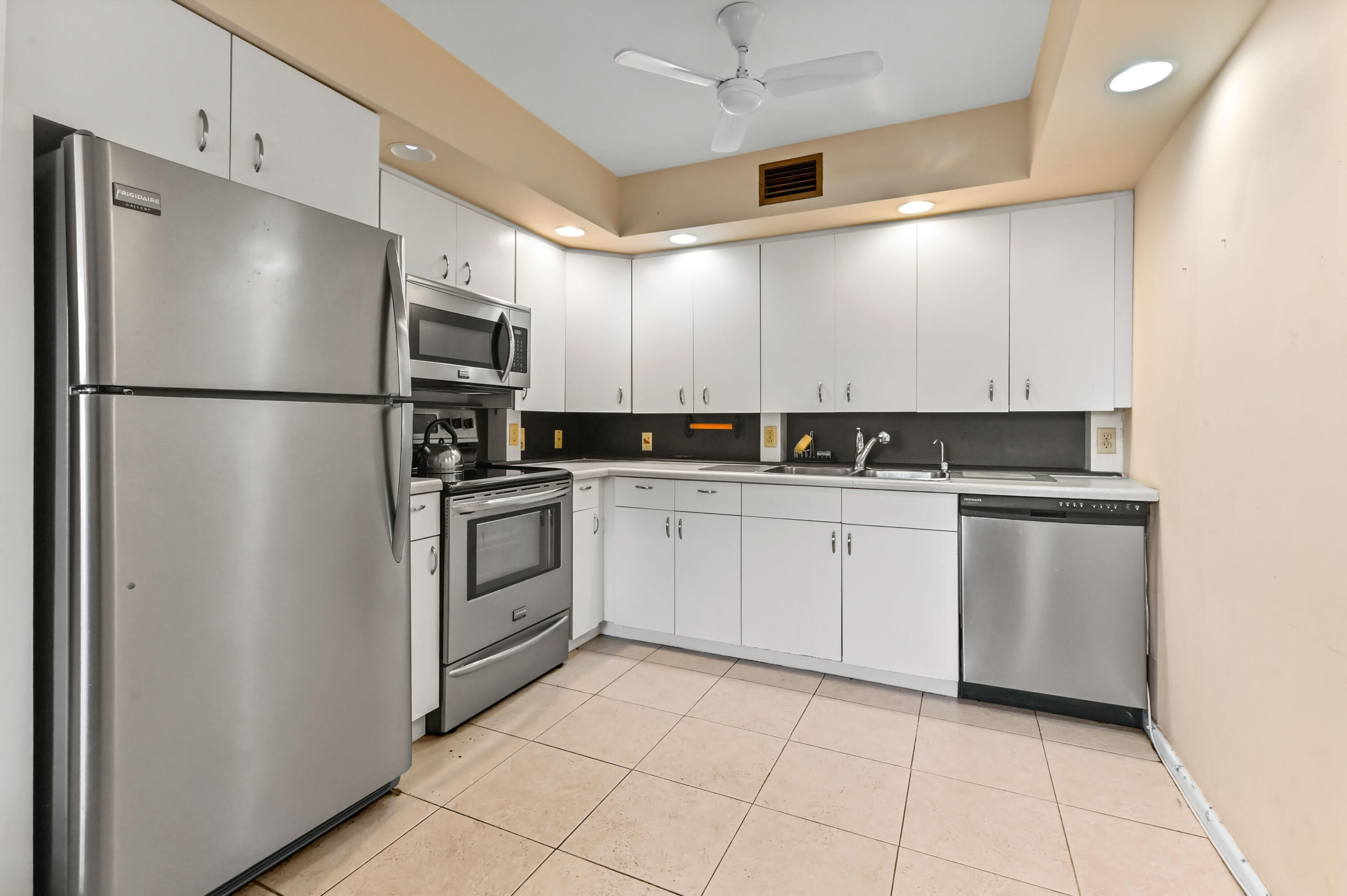 1034 Rexford B Boca Raton, FL 33434 - Photo 9 of 24 09 kitchen 01