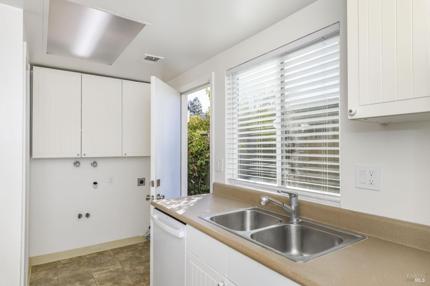 19 Manchester Court Novato, CA 94947 - Photo 14 of 21