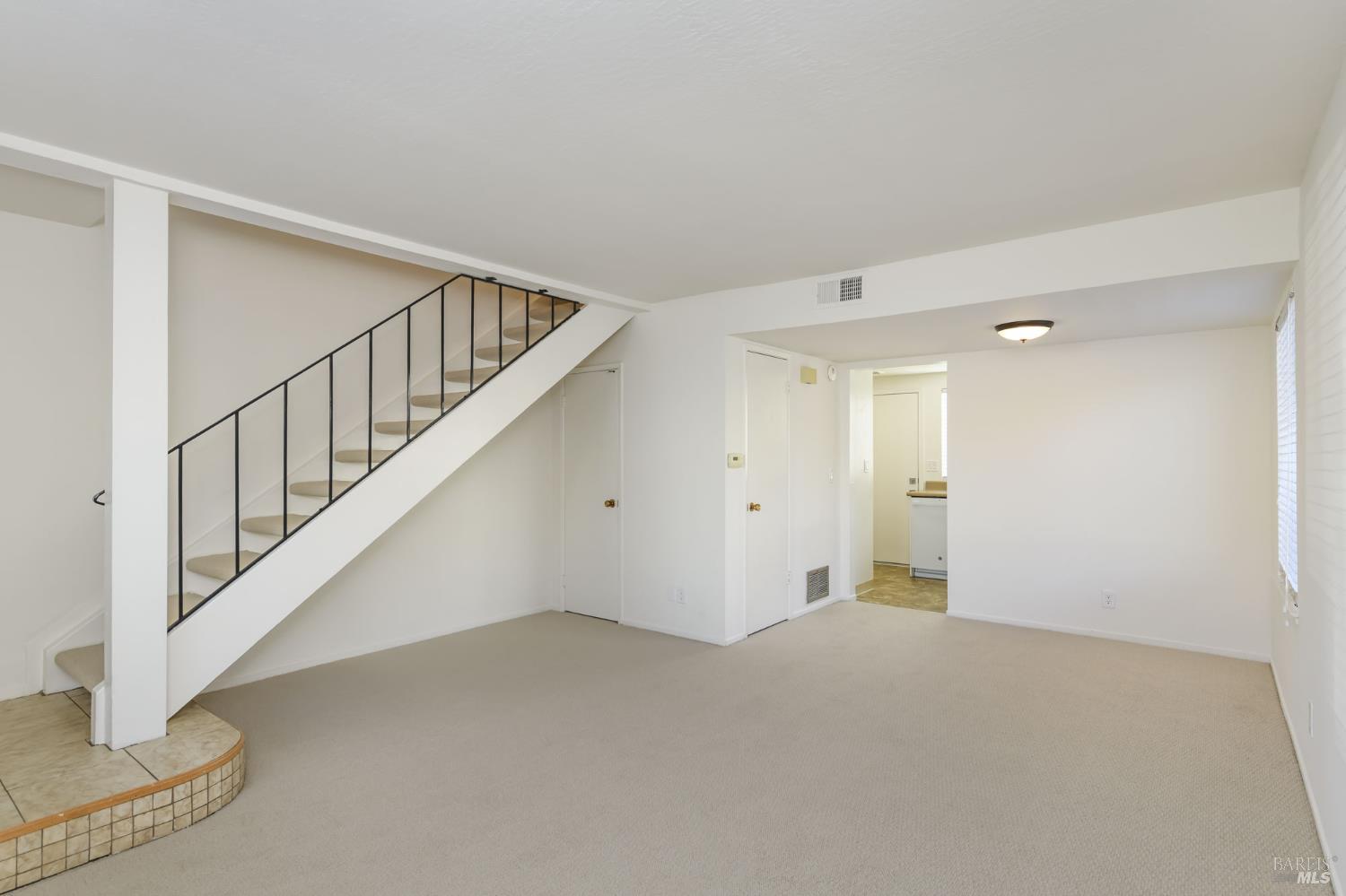 19 Manchester Court Novato, CA 94947 - Photo 3 of 21